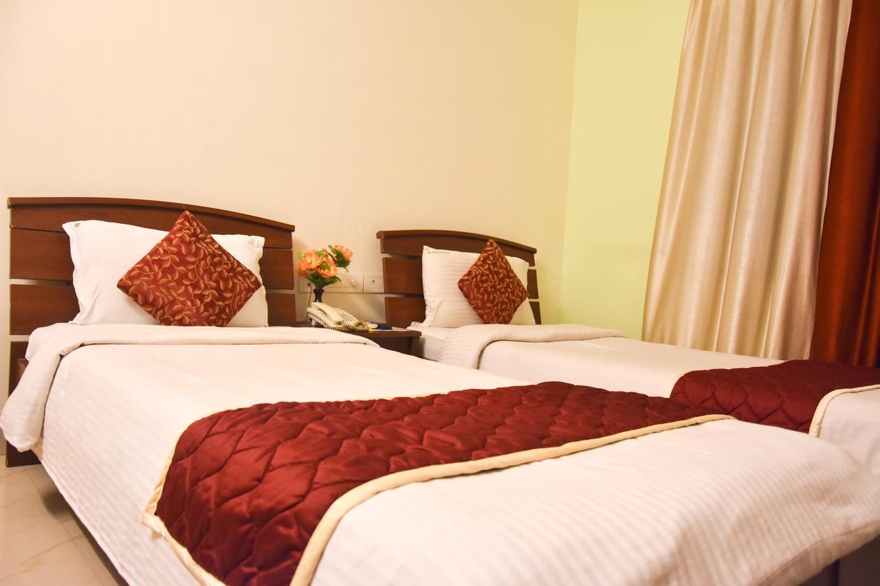 Hotel Spacio Ченнаи Экстерьер фото